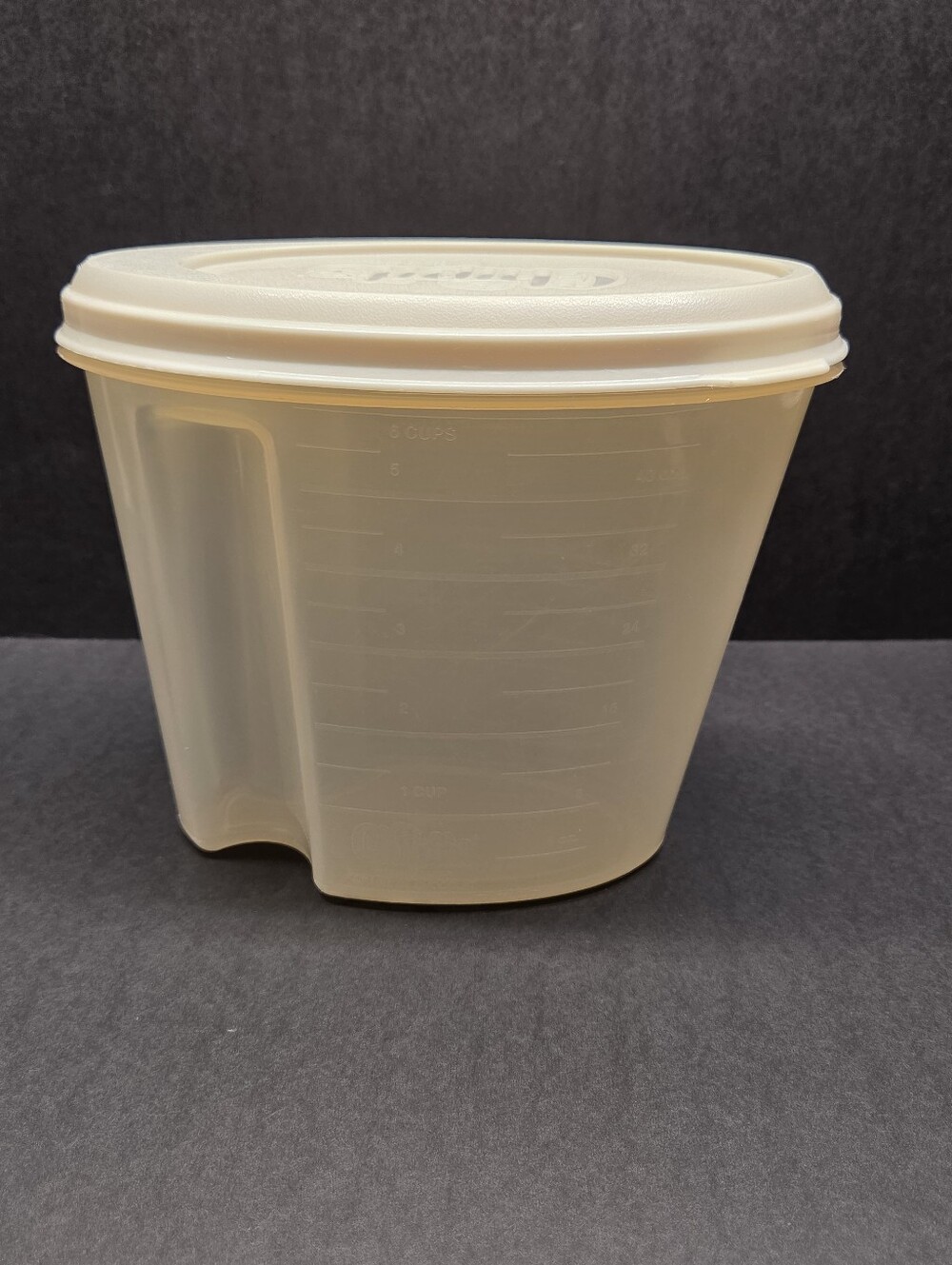 CHIPITS Branded Chocolate Chip 6 Cup Vintage Storage Container Almond Lid